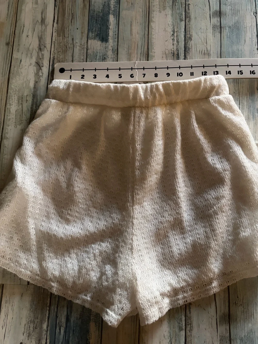Gilli Ivory Lace Tie Waist NWT           Cover Up/Lounge Shorts Size S